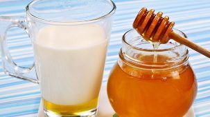 Kéfir de miel para un tratamiento rejuvenecedor de la piel de las manos. 